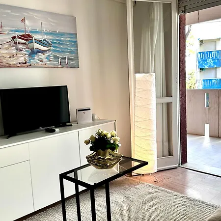 Bay Watch By The Sea Apartment