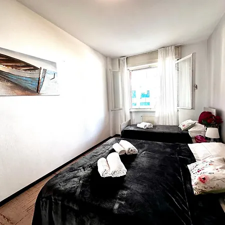 Bay Watch By The Sea *